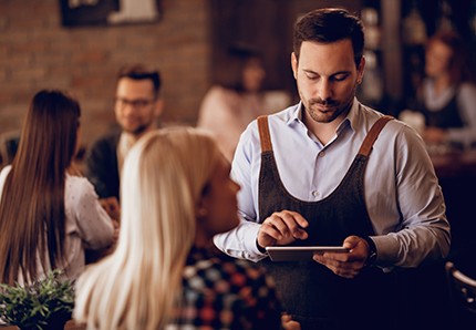 TECNOLOGÍA EN RESTAURANTES: UN AUMENTO DEL 30% EN EFICIENCIA OPERATIVA