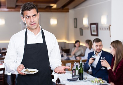 NUEVOS CRITERIOS DE LAS AUTORIDADES LABORALES QUE CONSIDERAN LAS PROPINAS DE LOS TRABAJADORES DE RESTAURANTES COMO PARTE INTEGRANTE DE SU SALARIO