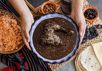 LOS INGREDIENTES Y LA COCINA TRADICIONAL DE MÉXICO, TESORO CULINARIO